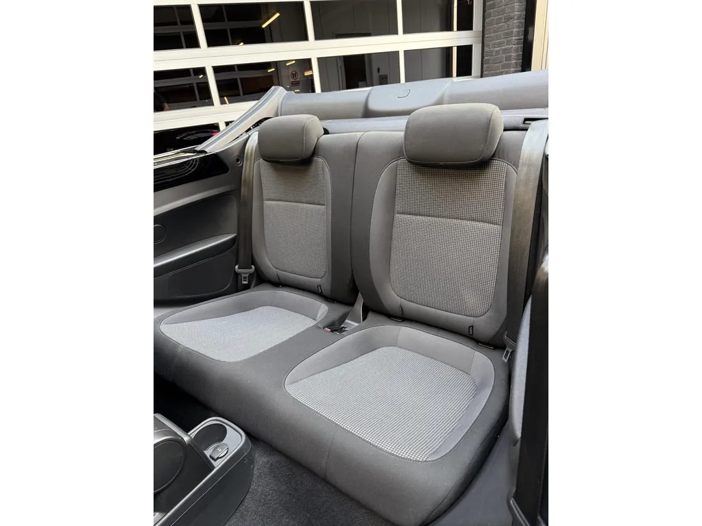 Volkswagen Beetle Cabriolet 1.2 TSI Design BlueMotion | foto 13