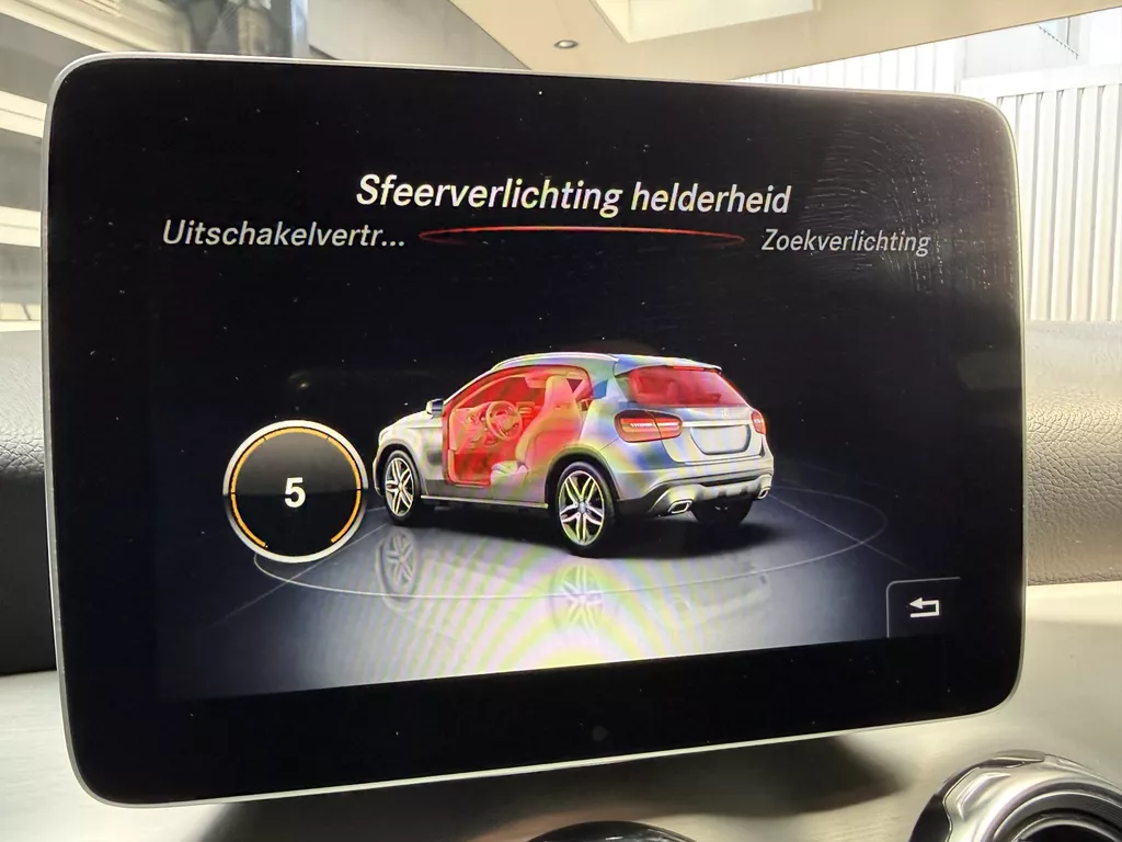 Mercedes-Benz GLA-klasse 180 Business Solution AMG Limited Panoramadak! | foto 19